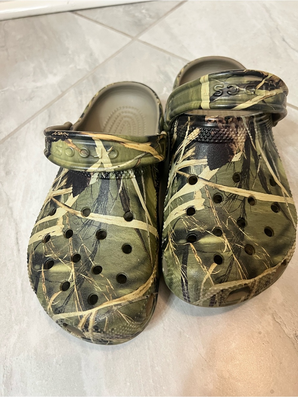 Crocs Classic Camo Realtree Green Hunting Clogs Kids J2 Big Kids Slip On